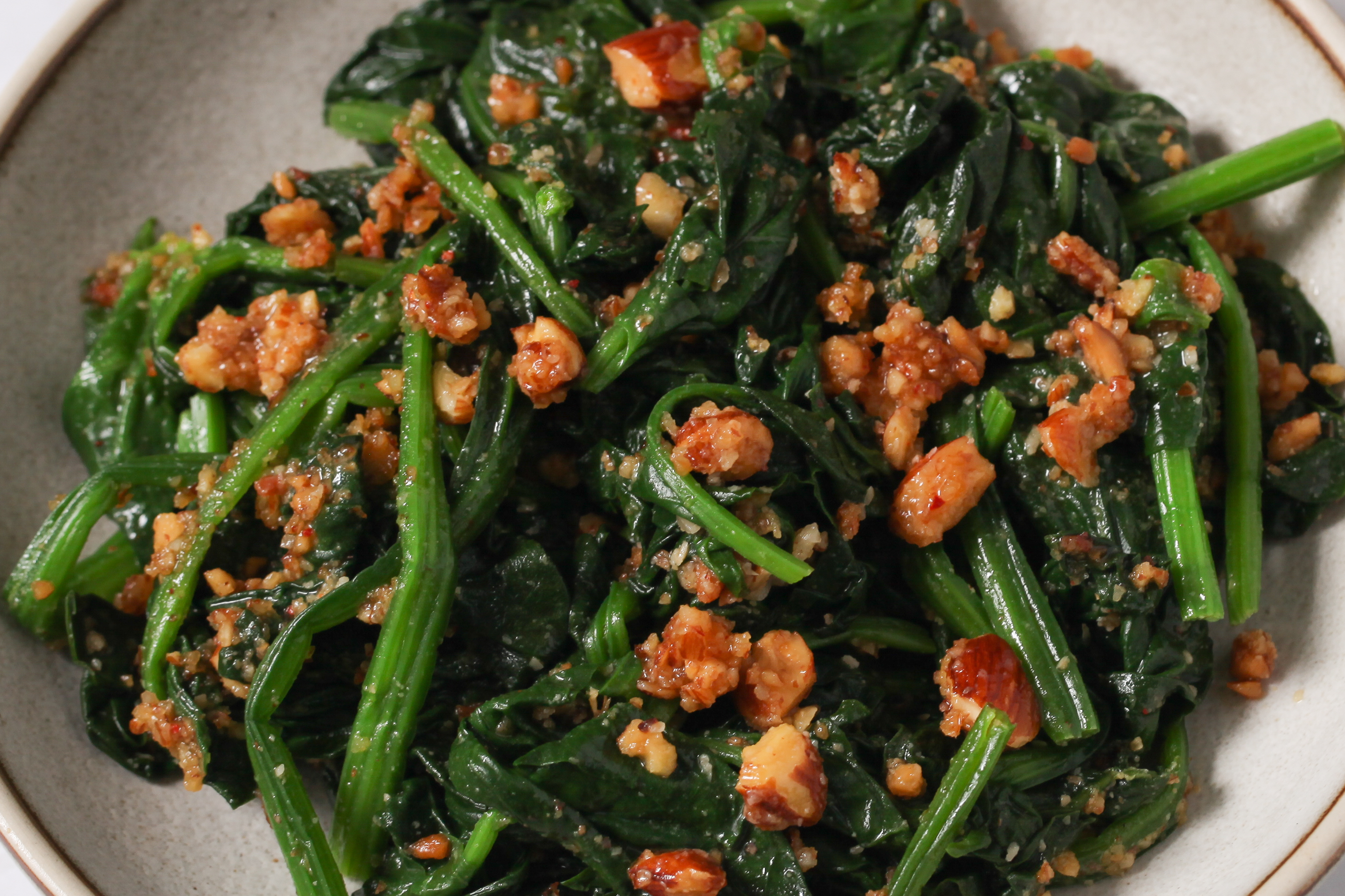 Spinach with crunchy almond butter & chili